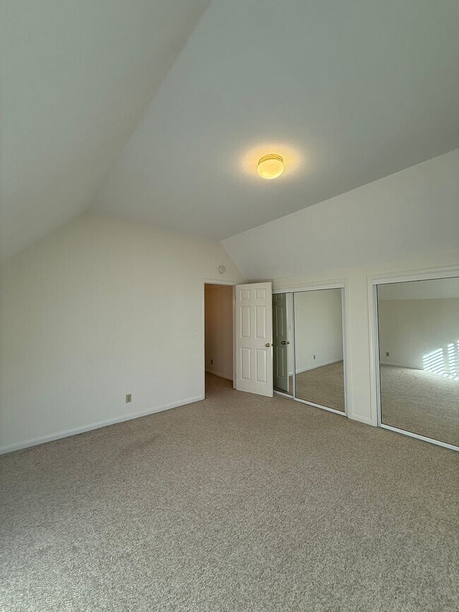 Building Photo - Experience the perfect blend of comfort, s...