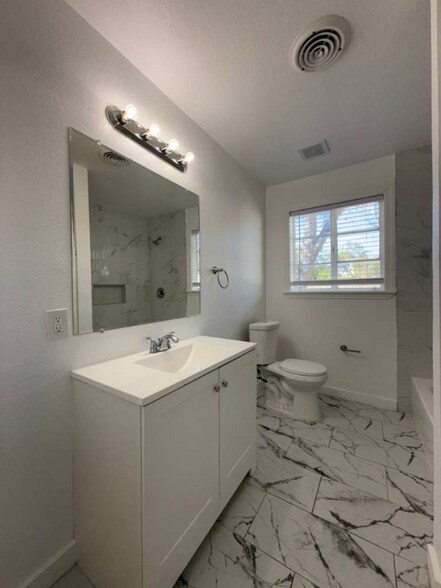 Building Photo - 2503 Jupe Dr