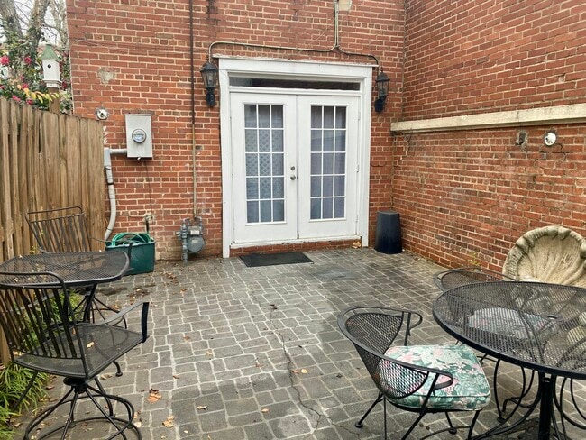 Building Photo - 135 Laurens St SW