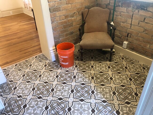 Building Photo - 214 N Canyon Rd