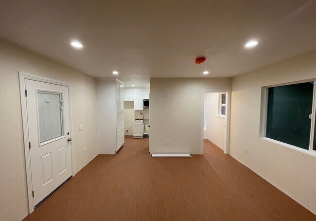 Building Photo - 1113 Riedel Ave
