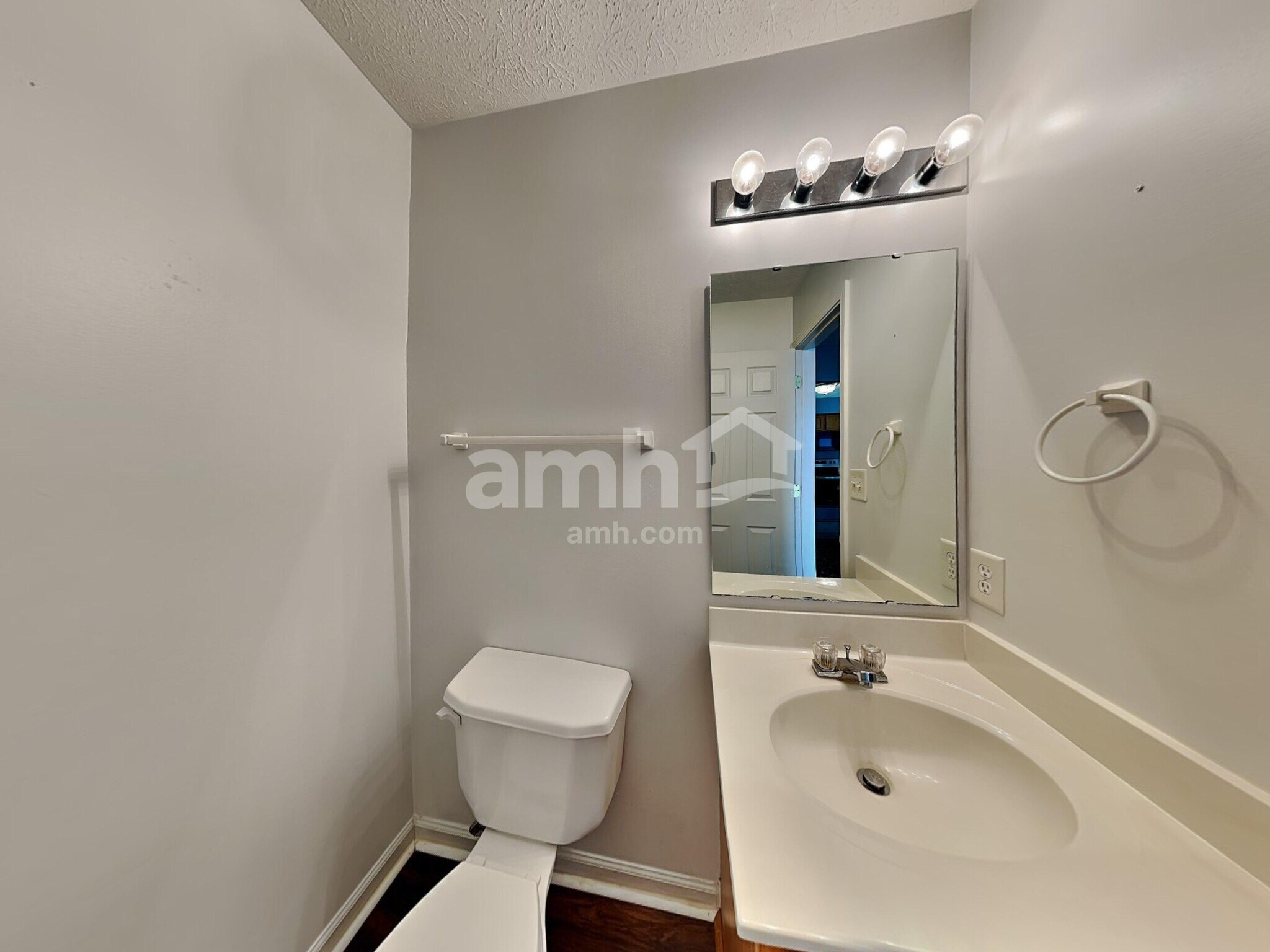 Building Photo - 16705 Greensboro Dr