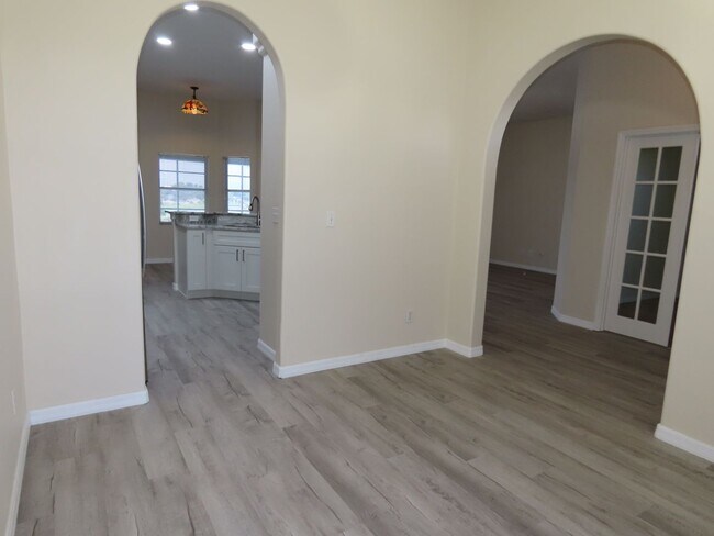 Building Photo - Spacious 4 Bedroom Pool Home Plus Addition...