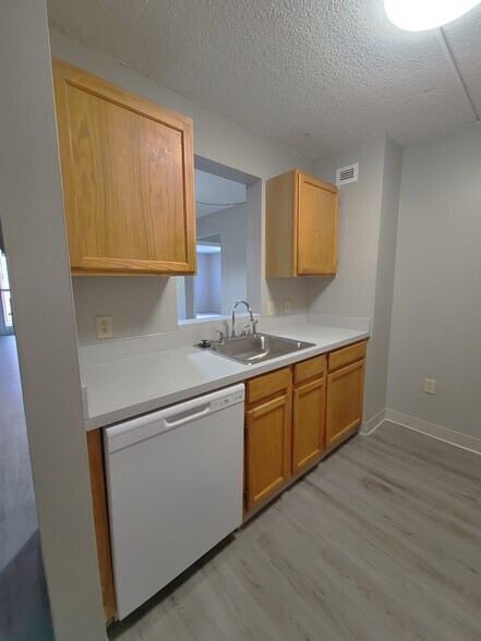 Building Photo - 1 S Point Dr