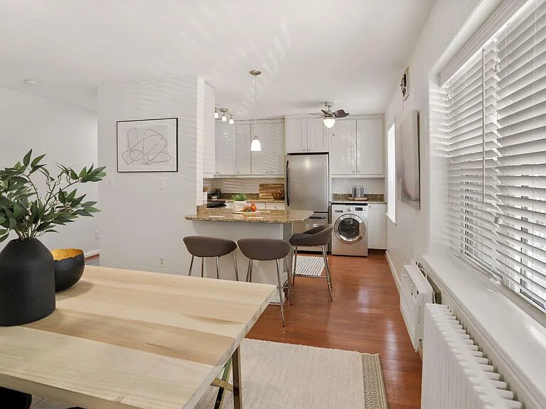 Building Photo - 7036 Strathmore St