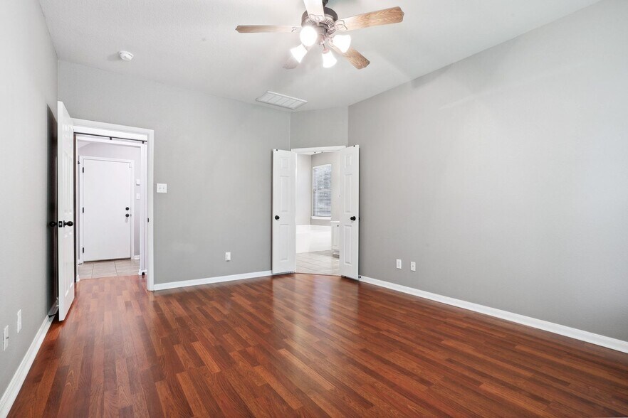 Building Photo - 3700 Harvey Penick Dr