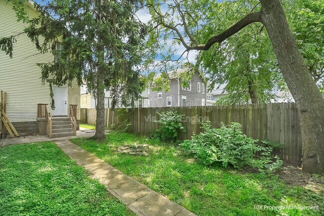 Building Photo - 1655 S 4th St