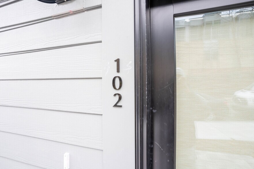 Building Photo - 157 Everett St