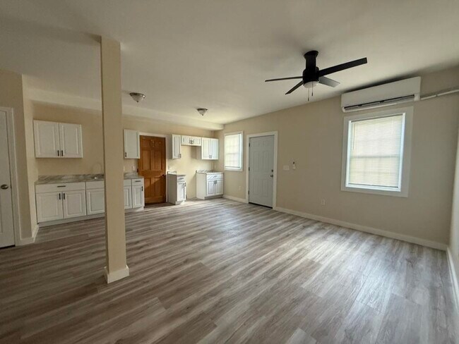 Primary Photo - 155 N Main St