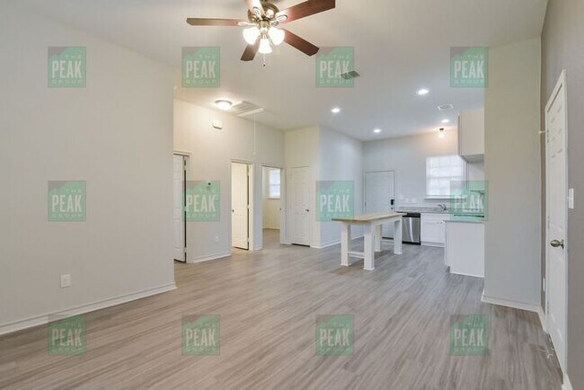 Building Photo - $1515! Beautiful Corner lot home in Fort Worth! Available 5/16!