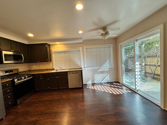 Building Photo - Charming 2 bedroom 2 bath in Tierrasanta!