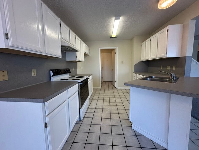 Building Photo - 15357 Yardarm Ct