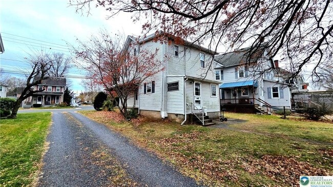 Building Photo - 735 W Broad St