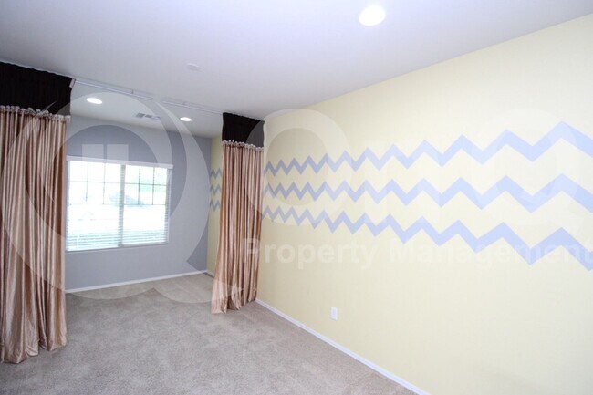 Building Photo - 3159 E Chisum Ln