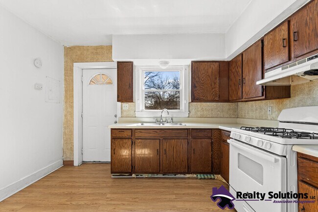 Building Photo - 118 E Del-A-Vue Ave