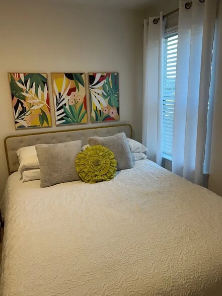 Building Photo - Room in Townhome on Murray Br Dr