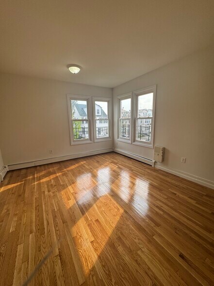 Primary Photo - 233 Renner Ave