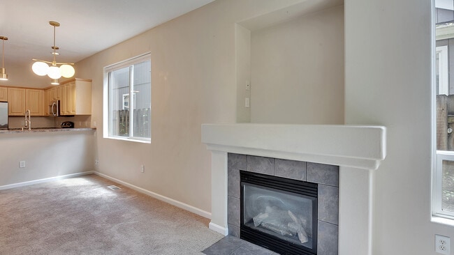 Building Photo - 9817 N Clarendon Ave