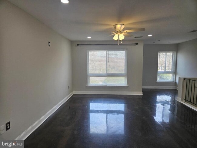 Building Photo - 210 James Ct