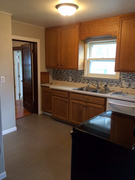 Building Photo - 803 23rd St S