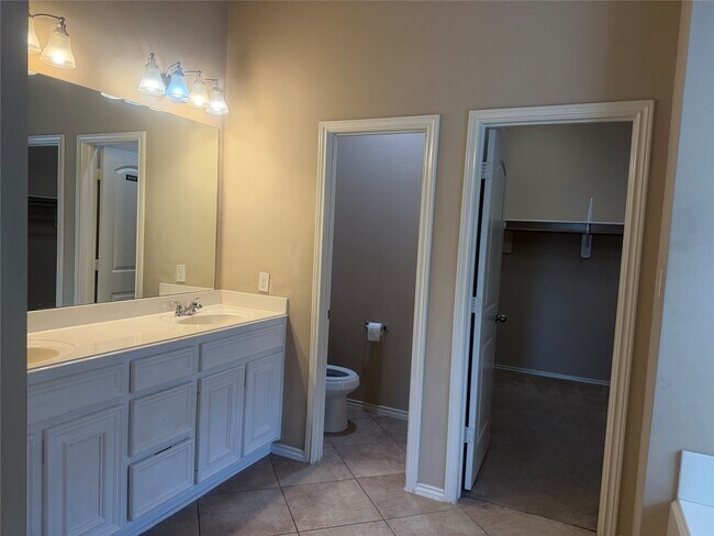 Building Photo - 10919 Starling Creek Dr