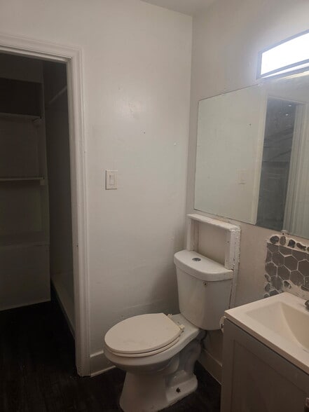 Building Photo - 221 Short Hills Dr