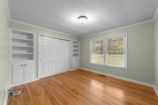 Building Photo - 204 McNeil Rd