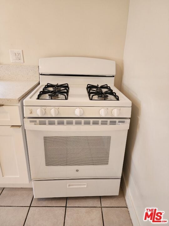 Building Photo - 6685 De Longpre Ave