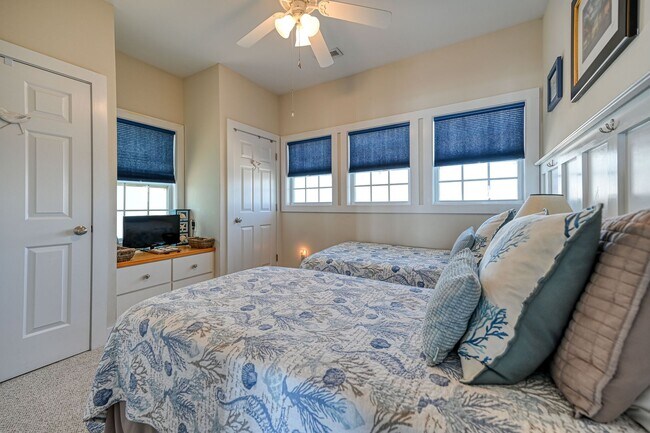 Building Photo - OFF-SEASON FURNISHED RENTAL AVAILABLE JAN and FEB '26