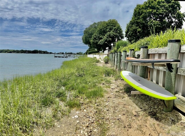 Building Photo - 1875 Bayview Ave