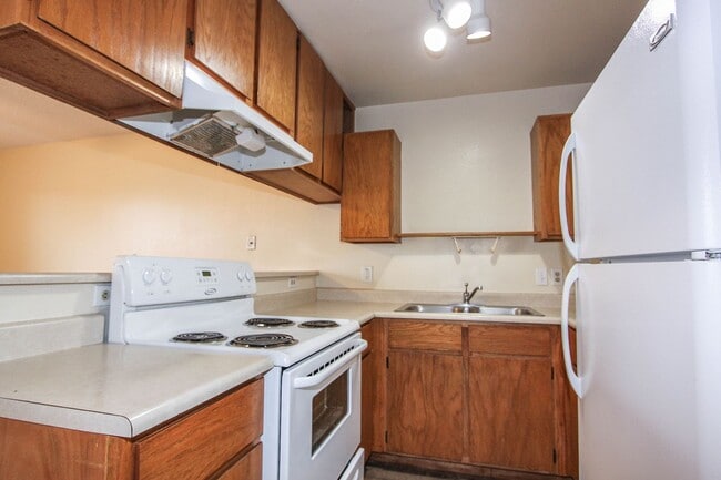 Building Photo - 4910 N Arnold Dr