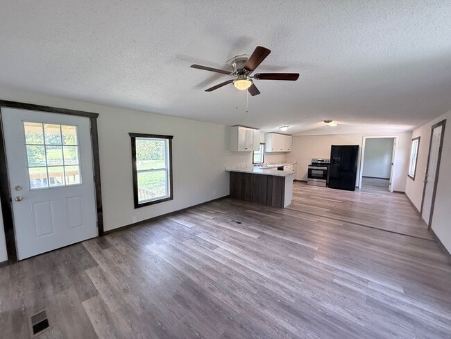 Building Photo - Fully Remodeled 3 Bedroom, 2 Bath Home in the Country – Versailles, KY