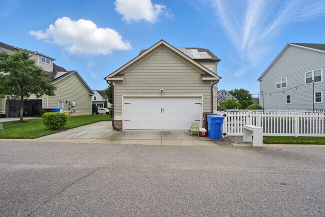 Building Photo - 605 Robert Frost Rd