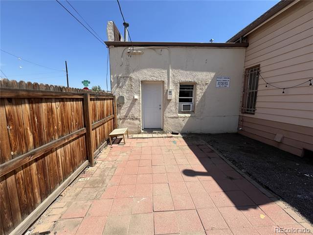 Building Photo - 679 Galapago St