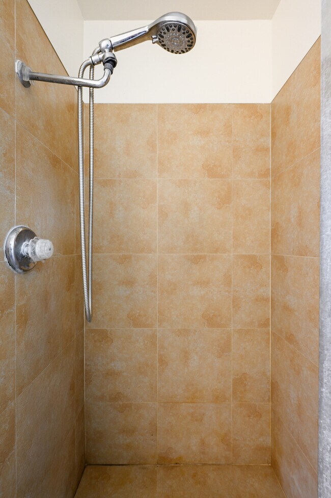 Building Photo - 734 Claraday St