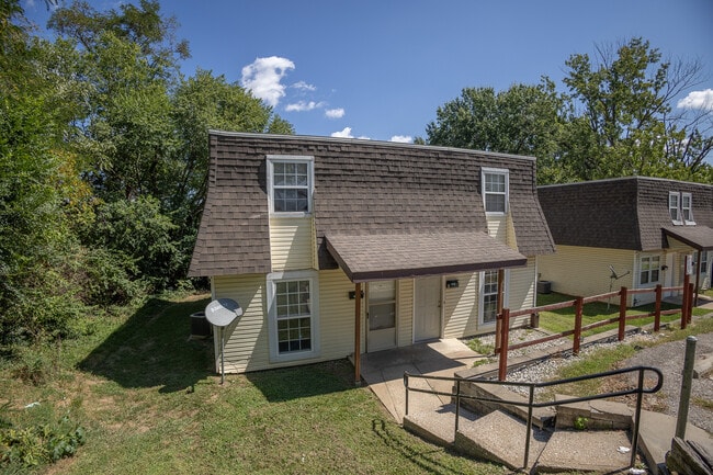 Building Photo - 907 E Cedar Way
