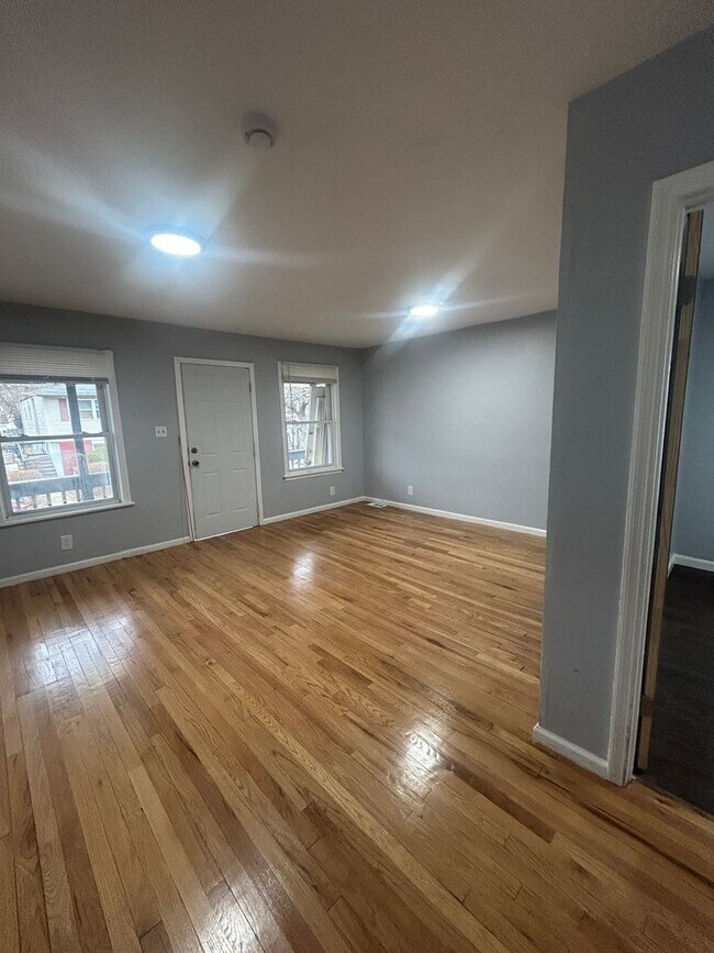 Building Photo - Cozy 3 Bedroom Single Family House for Rent in Neptune!