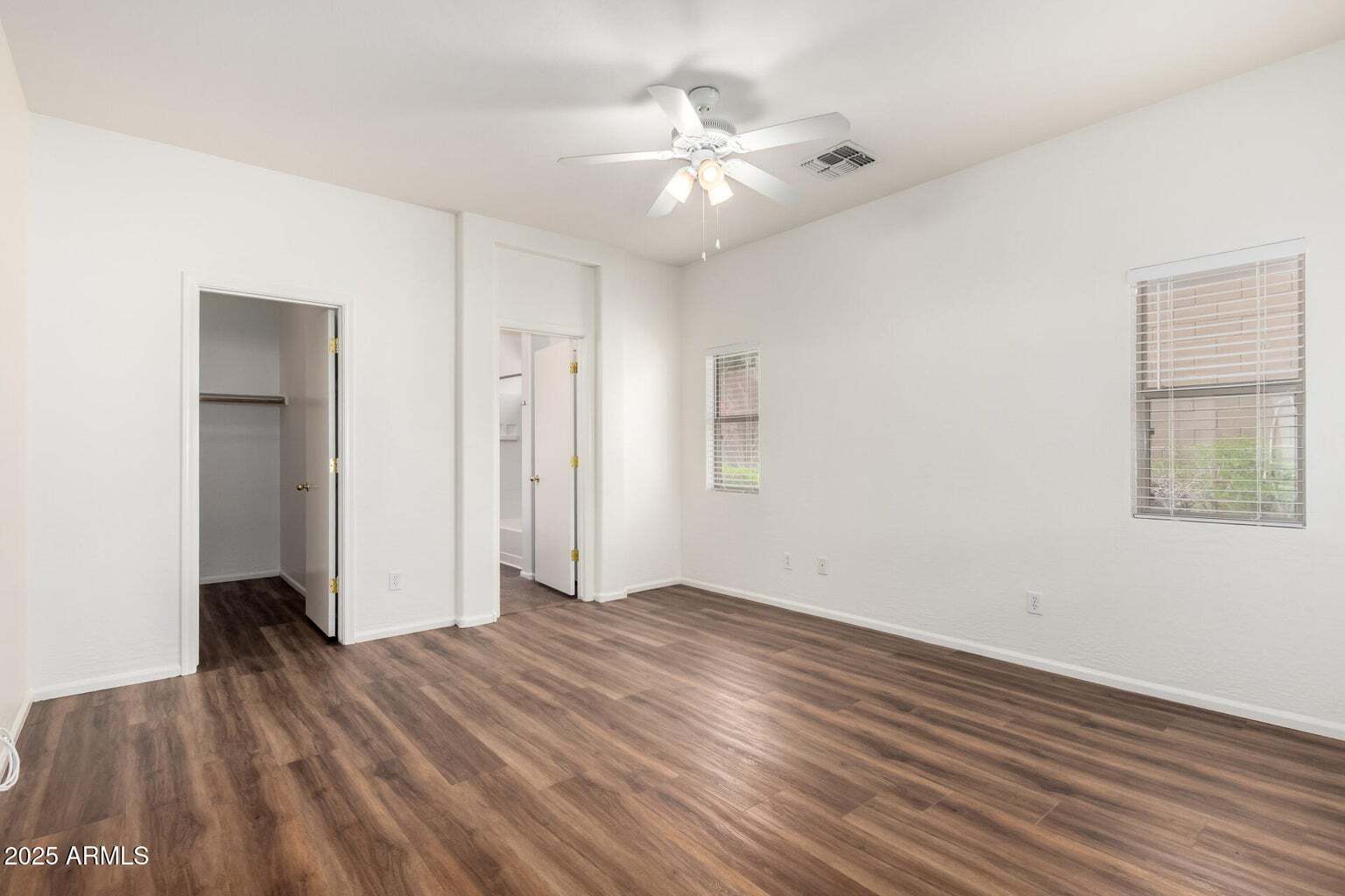 Building Photo - 2556 W Amber Sun Dr