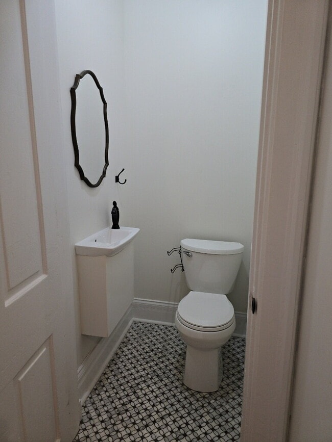 Building Photo - 322 Mulberry St