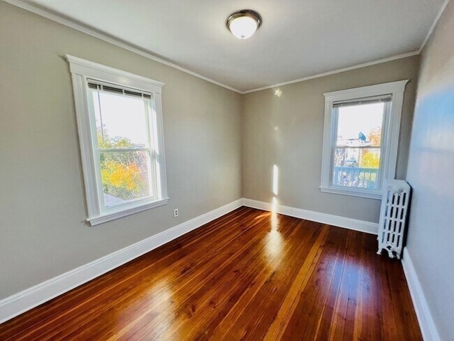 Building Photo - 22 Gardena St