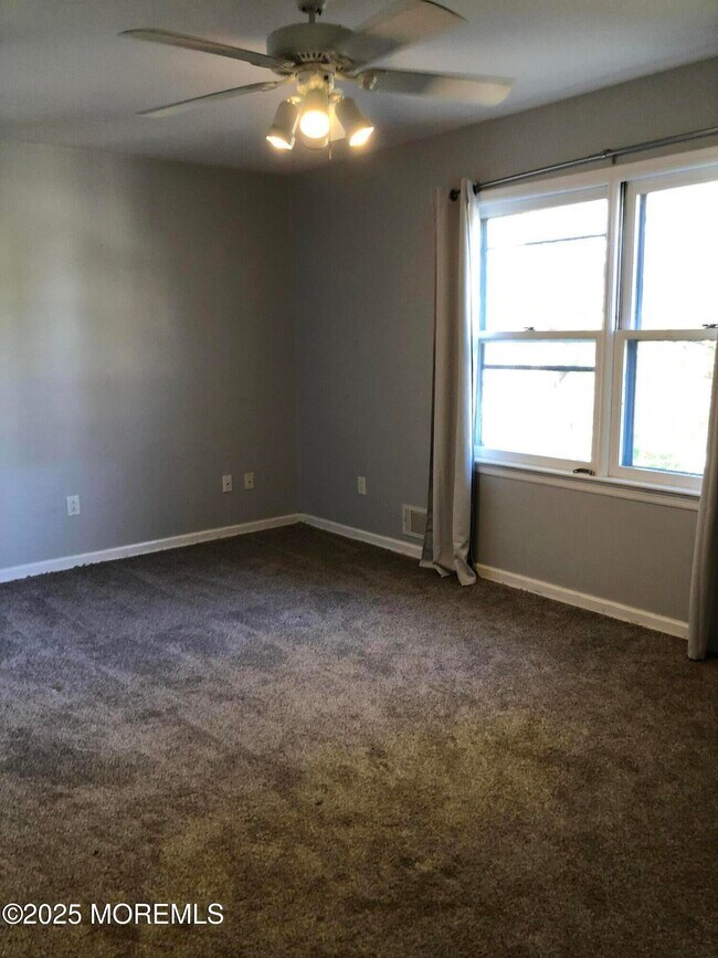 Building Photo - 683 Princess Ct