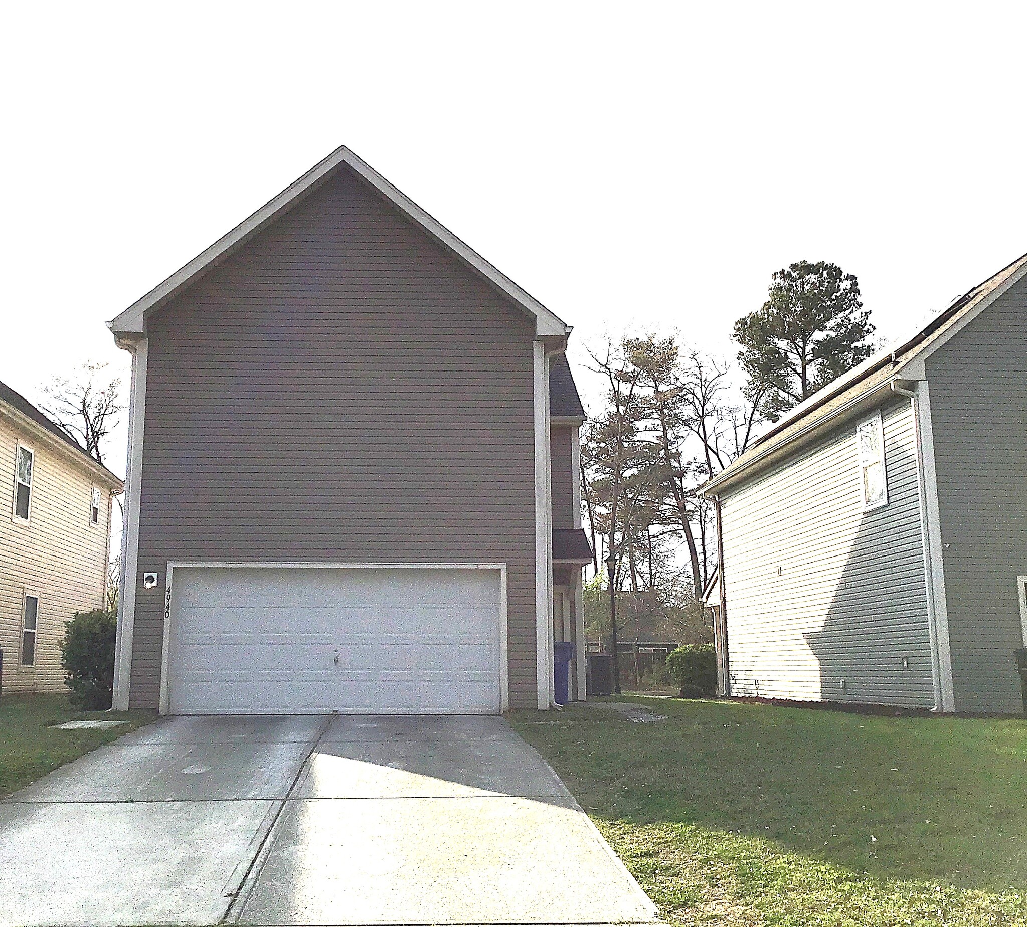 Building Photo - 4940 Ballantine Dr