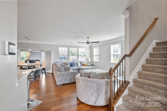 Building Photo - 188 Sweet Briar Dr