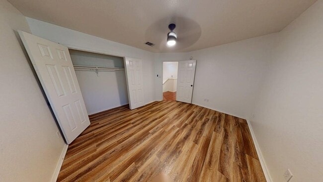 Building Photo - 6705 Rosita Oak Dr