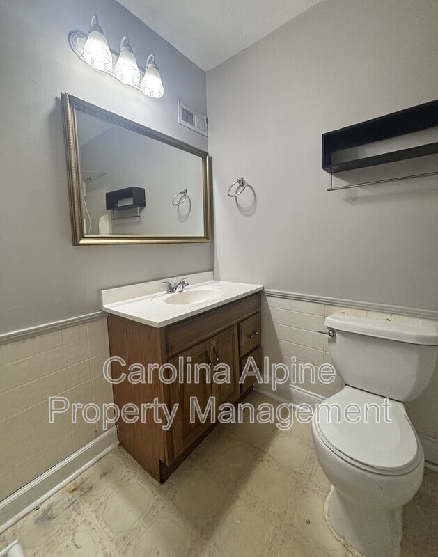 Building Photo - 8523 Stonehurst Dr