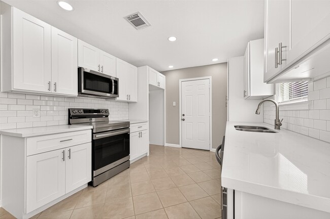 Building Photo - 7646 Winkle Wood Ln