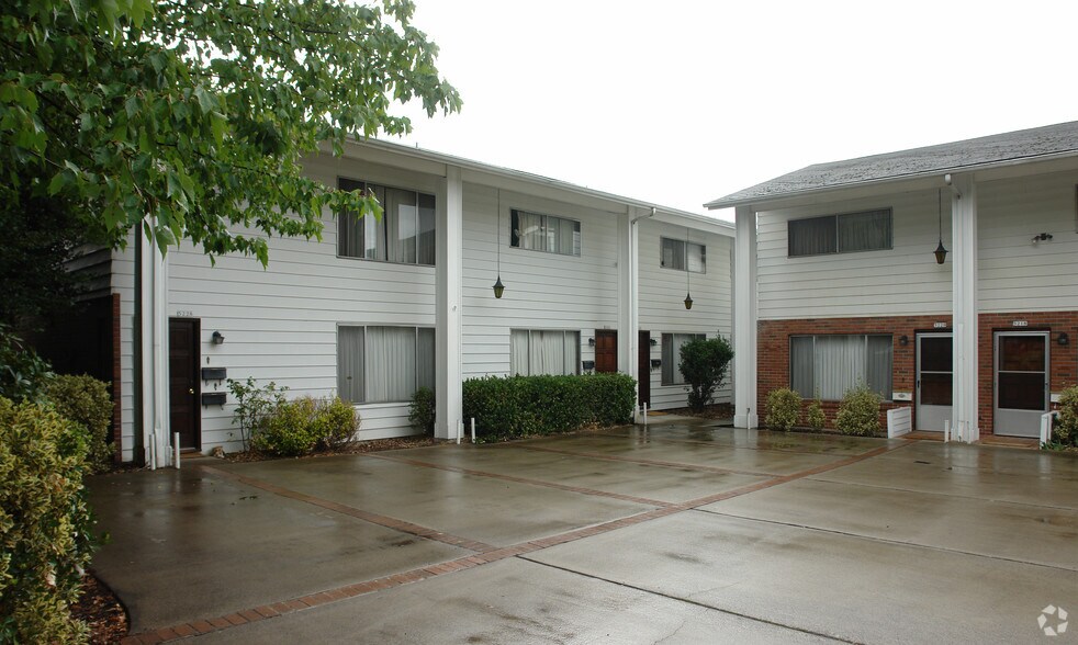 Building Photo - Southern Belle