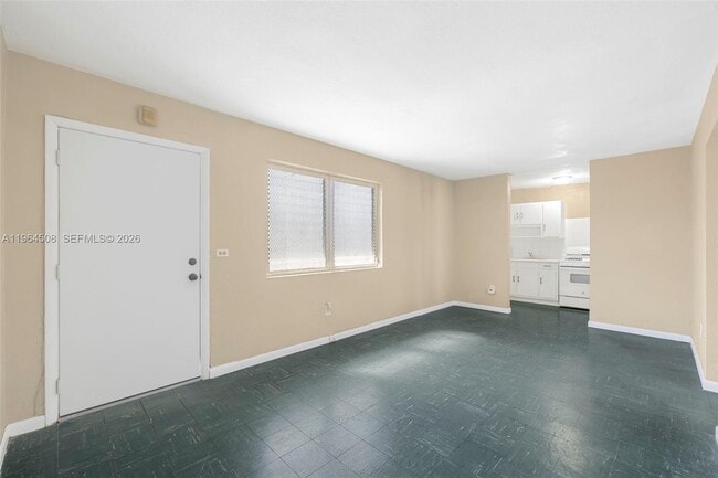 Building Photo - 126 SW 18th Ave