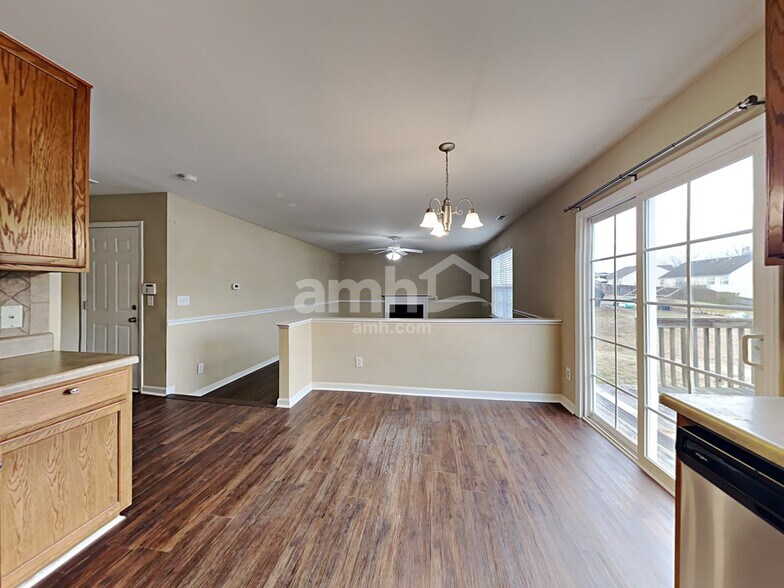 Building Photo - 5152 Chasteal Trl