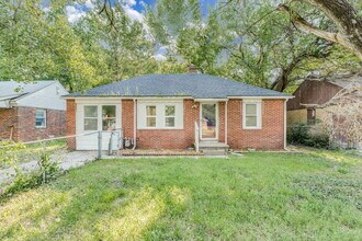 Building Photo - 1018 N Volutsia Ave